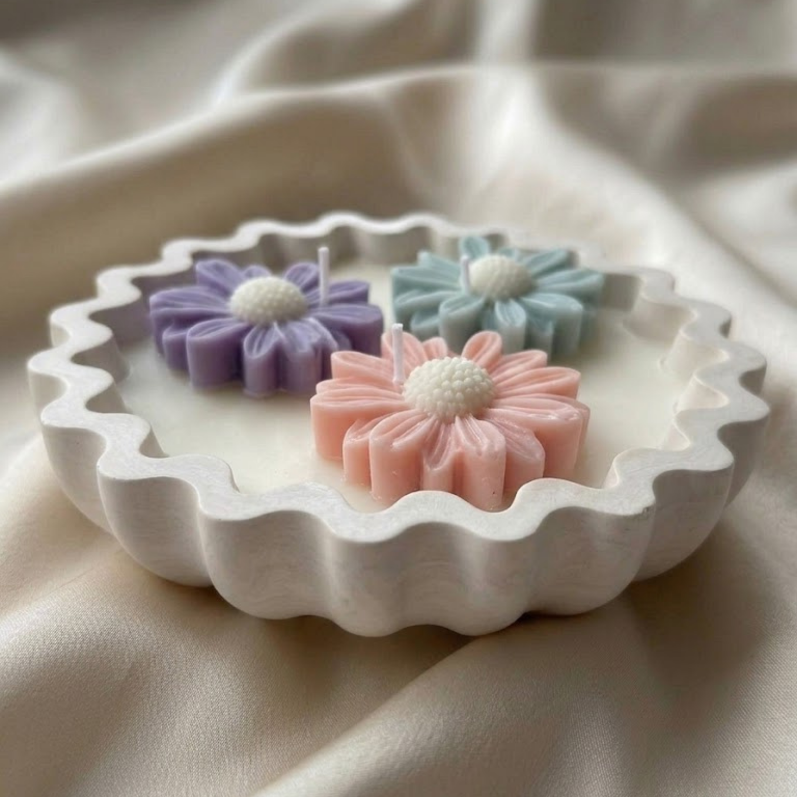Wave Bowl Daisy Candle