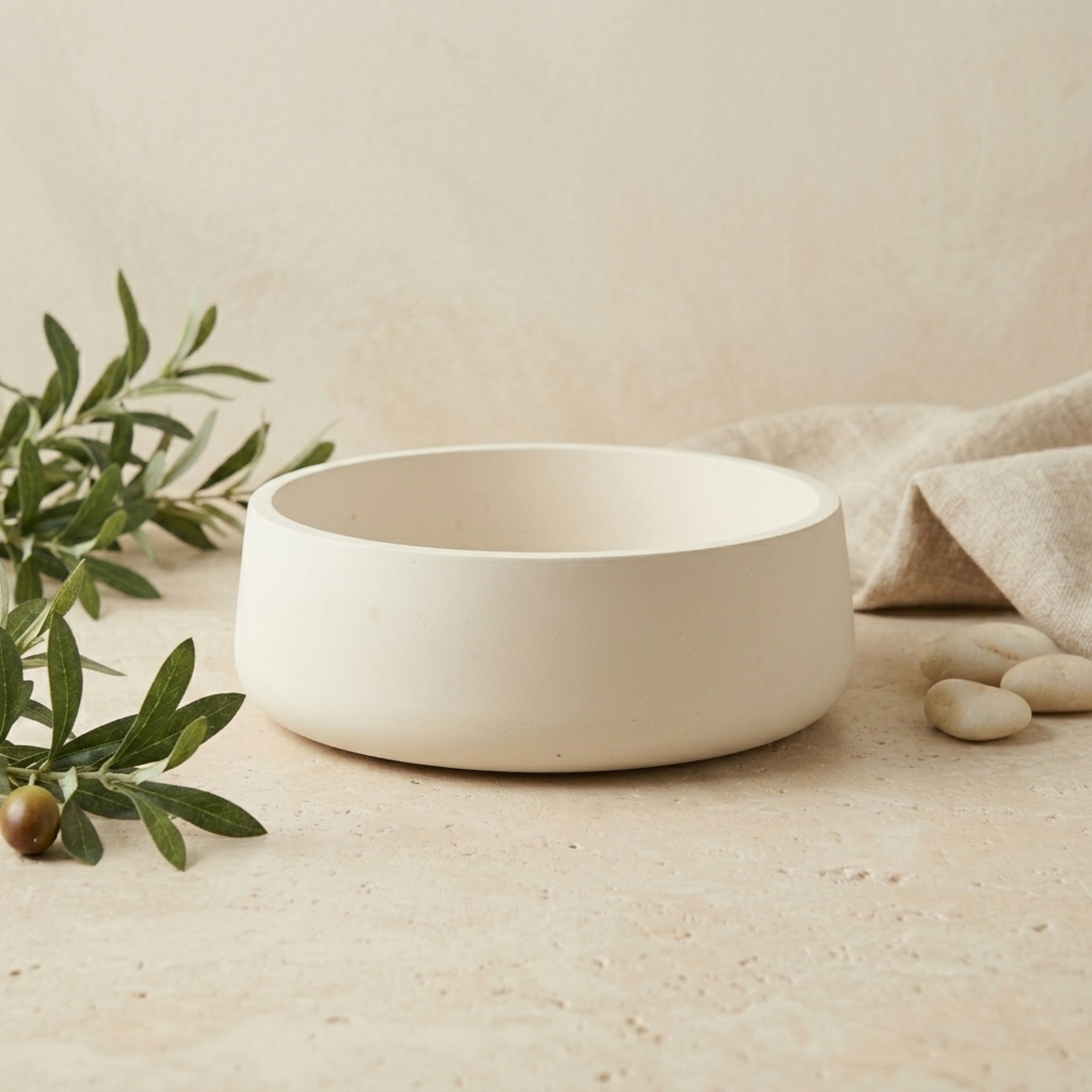 Round Bowl with jewellery